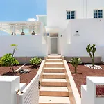 Sirena Villa *